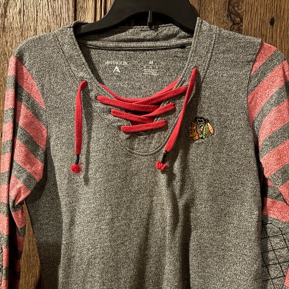 Antigua Chicago Blackhawks medium long-sleeve in red and gray heather - Picture 10 of 10